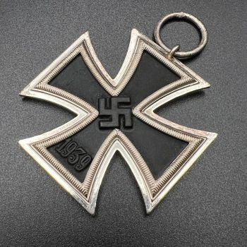 Iron Cross 1939 2nd Class [Klein & Quenzer], 65, L/26   / Original case. Set with a field spang.