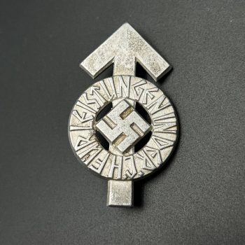   Sport Badge of HJ model 1934 in silver    [GUSTAV BREHMER]  RZM code: M1/101 Numbered - 228531