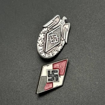      HJ Sports Competition Badge, 1939 [HILLENBRAND & BRÖER]  RZM code: M9/89 Set with HJ Membership Badge
