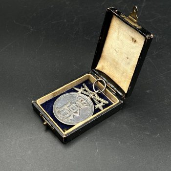   Silver Medal for Merit   with swords Principality of Reuss Original case Made in silver