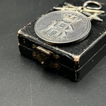   Silver Medal for Merit   with swords Principality of Reuss Original case Made in silver