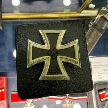 Iron Cross 1939 1st Class [B. H. Mayer's Kunst PR.], 26, L/18   / Original case.