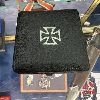 Iron Cross 1939 1st Class [B. H. Mayer's Kunst PR.], 26, L/18   / Original case.