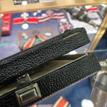 Iron Cross 1939 1st Class [B. H. Mayer's Kunst PR.], 26, L/18   / Original case.