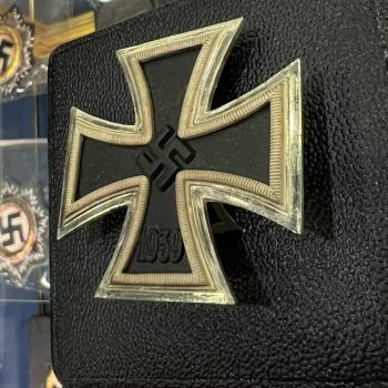Iron Cross 1939 1st Class [B. H. Mayer's Kunst PR.], 26, L/18   / Original case.