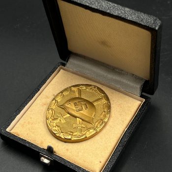 Wound Badge 1939 (second type) in gold [Hauptmünzamt]     Original case