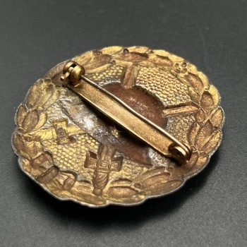 Wound Badge 1918 in gold      Horizontal pin fitting