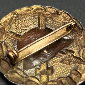 Wound Badge 1918 in gold      Horizontal pin fitting