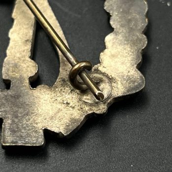 Infantry Assault Badge in silver [Alois Rettenmaier] Solid    