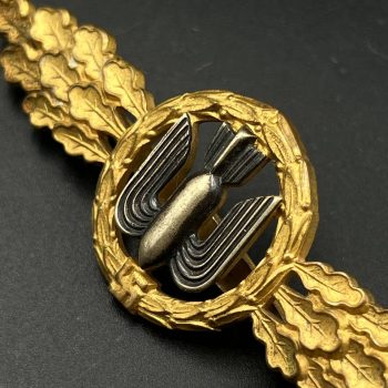 Bomber Badge in gold [G.H. Osang]  