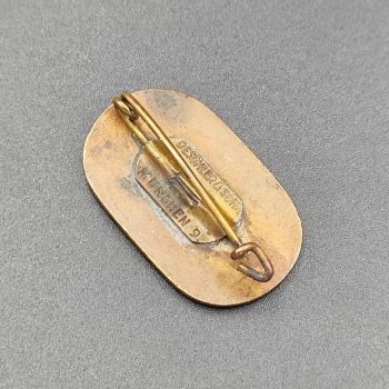 Traditional emblem on the cap of the Imperial Labour Service (RAD).  Deschler & Sohn, München 