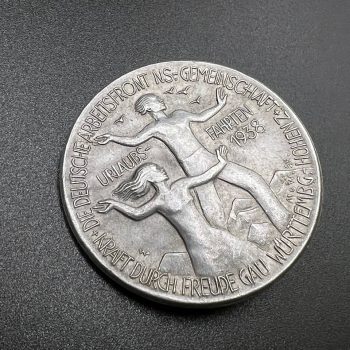 Kraft durch Freude (KdF- Strength Through Joy) Badge “Vacation Trips 1938 – Gau Württemberg-Hohenzollern” 1938 RZM M9/71, MAYER & WILHELM, Stuttgart W