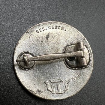 Membership Badge of “Der Stahlhelm, Bund der Frontsoldaten” 1932 Der Stahlhof, Magdeburg Silver, 935