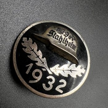 Membership Badge of “Der Stahlhelm, Bund der Frontsoldaten” 1932 Der Stahlhof, Magdeburg Silver, 935