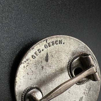 Membership Badge of “Der Stahlhelm, Bund der Frontsoldaten” 1932 Der Stahlhof, Magdeburg Silver, 935