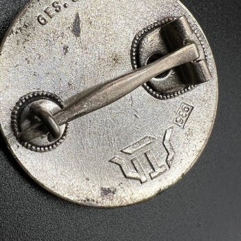 Membership Badge of “Der Stahlhelm, Bund der Frontsoldaten” 1932 Der Stahlhof, Magdeburg Silver, 935