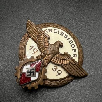   Hitler Youth District Competition Winner Badge — “KREISSIEGER 1939”    [AURICH, DRESDEN A.16]   