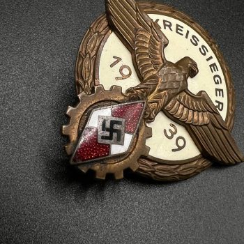   Hitler Youth District Competition Winner Badge — “KREISSIEGER 1939”    [AURICH, DRESDEN A.16]   